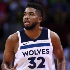 Les Timberwolves du Minnesota exercent leurs options sur Karl-Anthony Towns, Tyus Jones
