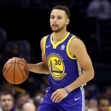 Curry marque 35 victoires pour les Warriors