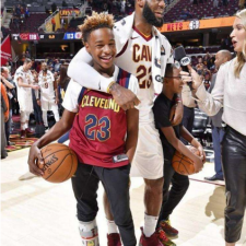 LeBron James a l'occasion de jouer avec son fils dans la NBA