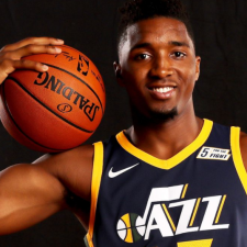 Mitchell marque un sommet en carrière 22, victoire de Jazz 96-81 sur Lakers