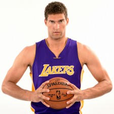 Lopez, Ingram plomb Lakers 107-102 victoire sur Grizzlies