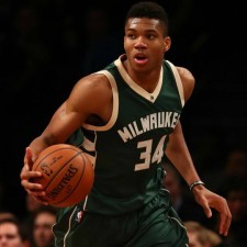 Giannis Antetokounmpo actif devant le discours MVP