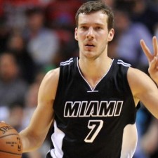 Goran Dragic marque 29, Heat 126-115 bat Suns